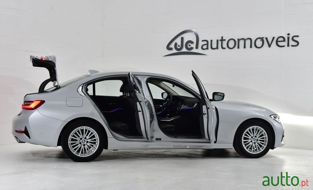 2019' BMW 320 photo #4