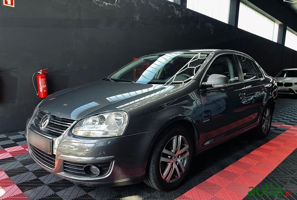 2009' Volkswagen Jetta 2.0 Tdi Highline photo #3