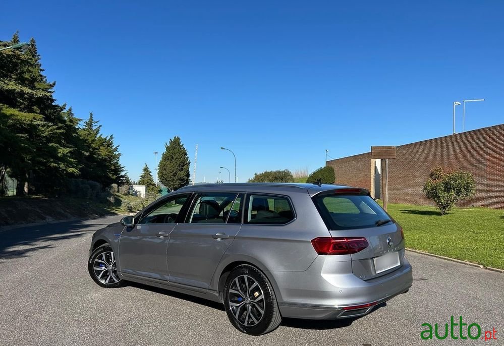 2019' Volkswagen Passat Variant photo #6