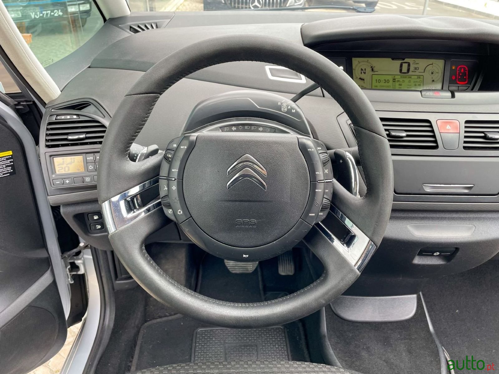 2011' Citroen C4 Grand Picasso photo #6