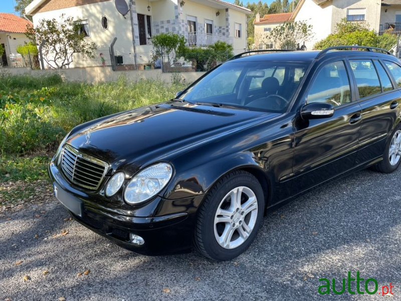 2004' Mercedes-Benz E-220 photo #2