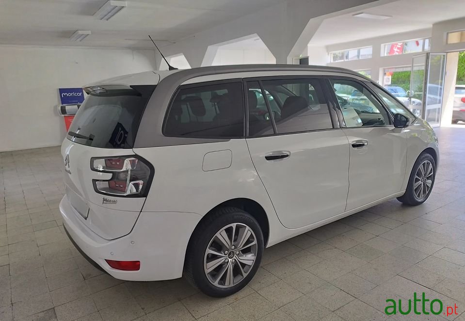 2016' Citroen C4 Grand Picasso photo #3