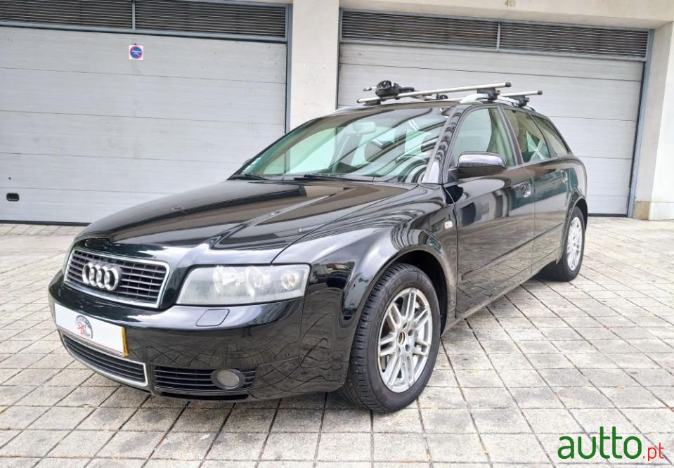 2004' Audi A4 Avant photo #1