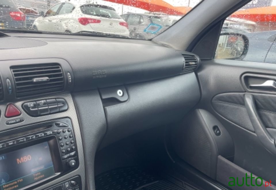 2002' Mercedes-Benz E-220 photo #6