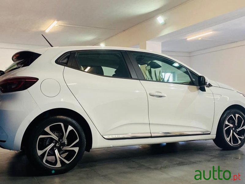 2020' Renault Clio photo #4