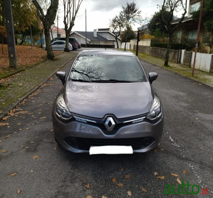 2013' Renault Clio photo #2