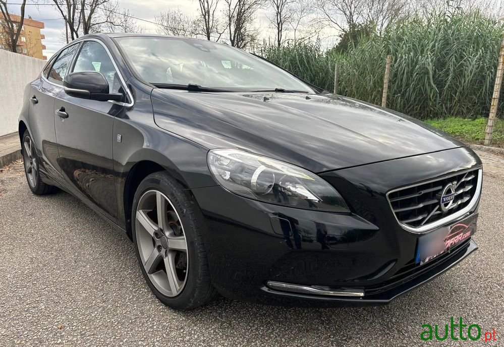 2015' Volvo V40 D2 Ocean Race photo #3