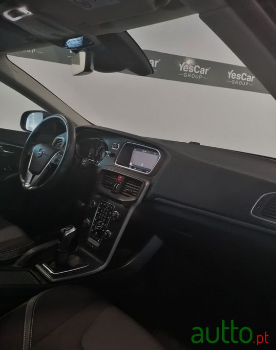 2019' Volvo V40 photo #5