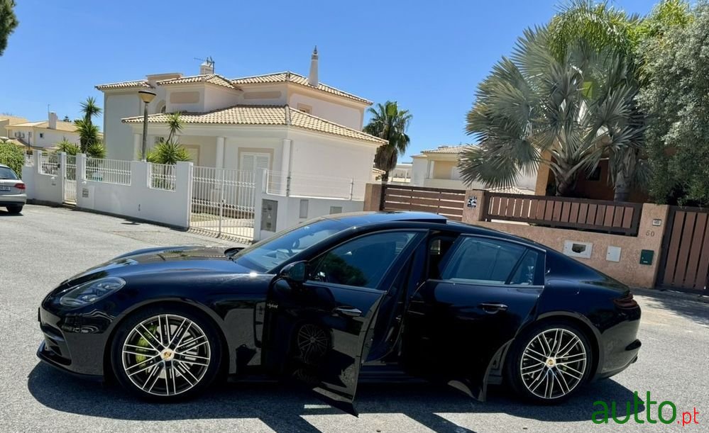 2017' Porsche Panamera 4 E-Hybrid photo #3