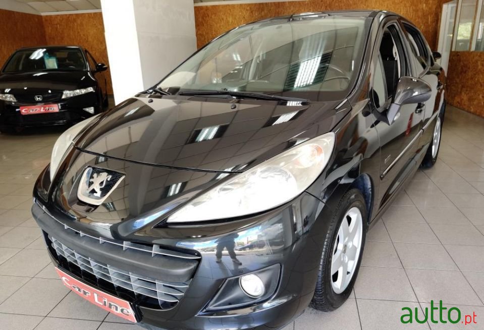 2011' Peugeot 207 photo #1
