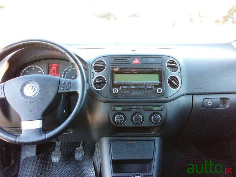 2008' Volkswagen Golf Plus photo #2