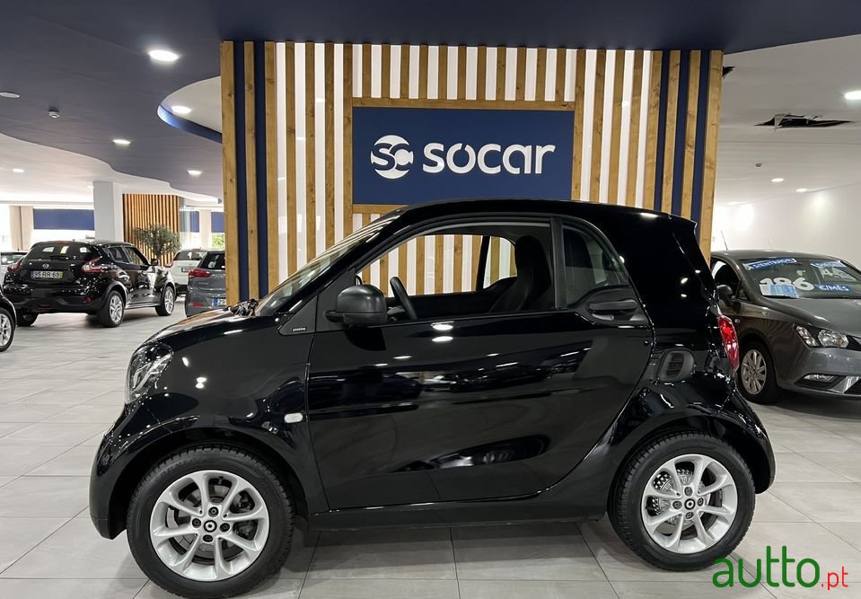 2019' Smart Fortwo photo #2