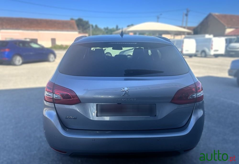 2015' Peugeot 308 photo #5