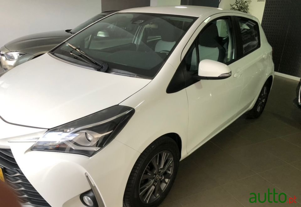 2017' Toyota Yaris photo #4