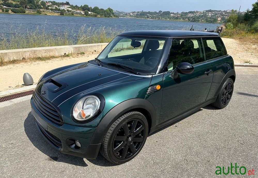 2010' MINI Cooper D 3 Portas photo #1