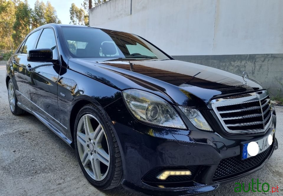 2010' Mercedes-Benz E-350 photo #3