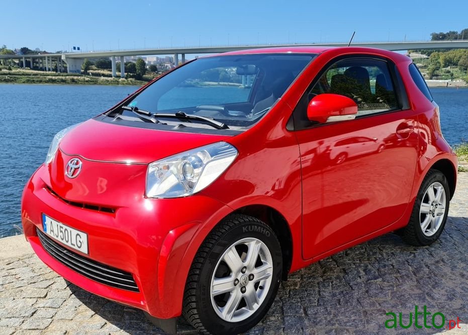 2010' Toyota iQ photo #2