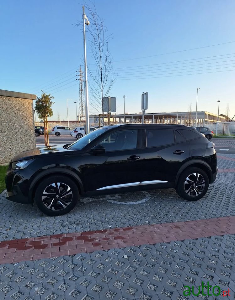 2020' Peugeot 2008 photo #2
