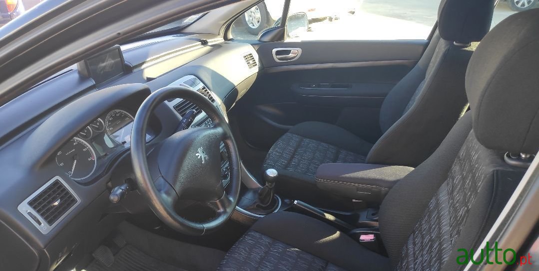 2003' Peugeot 307 Break photo #3