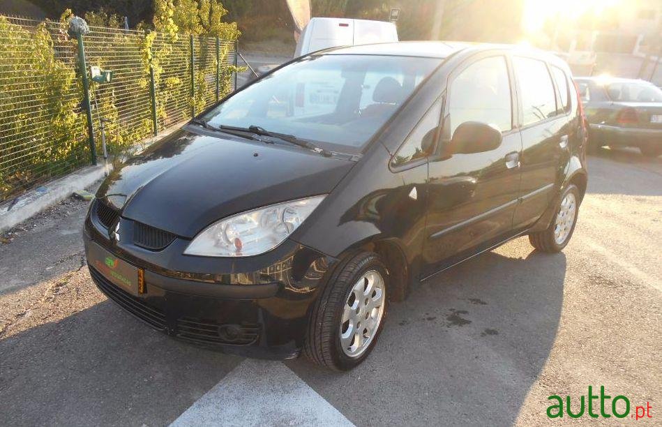 2004' Mitsubishi Colt photo #1