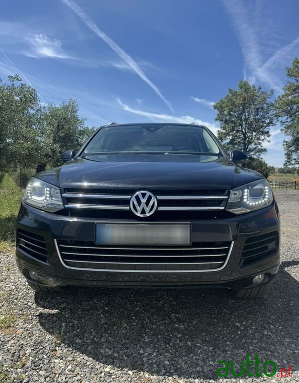 2012' Volkswagen Touareg photo #4