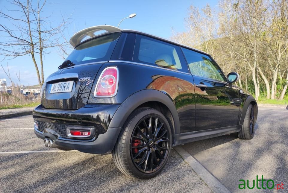 2011' MINI Cooper photo #2