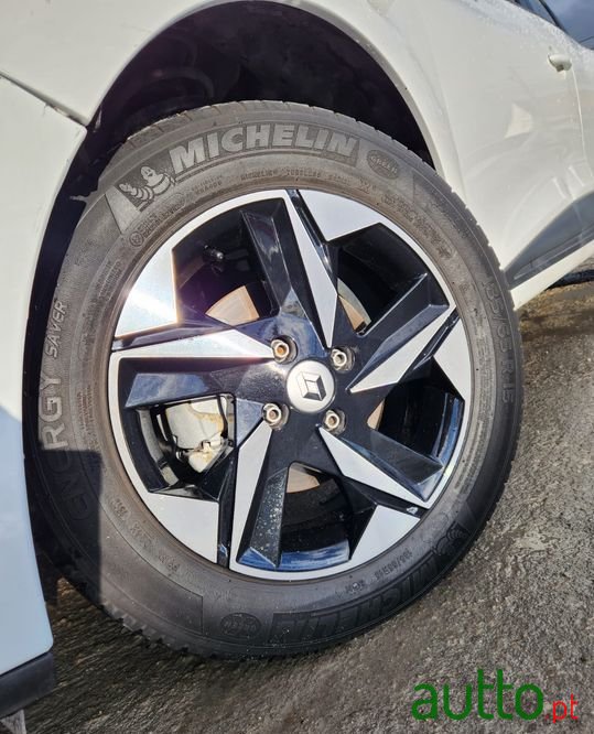 2015' Renault Clio Sport Tourer photo #3