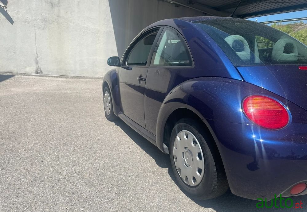 2002' Volkswagen New Beetle 1.4 photo #3