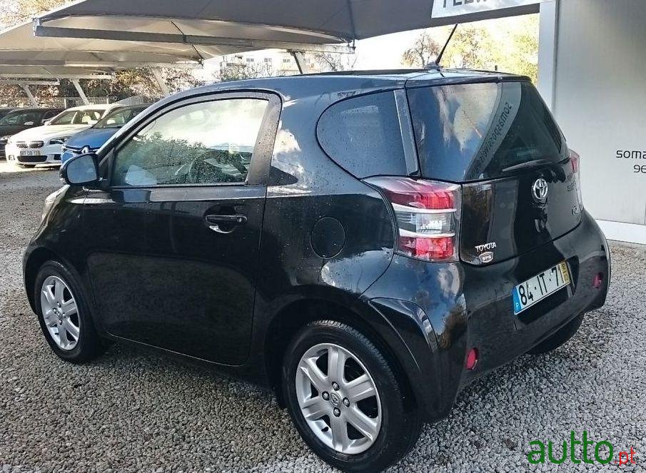 2010' Toyota iQ 1.0 Vvt-I photo #1