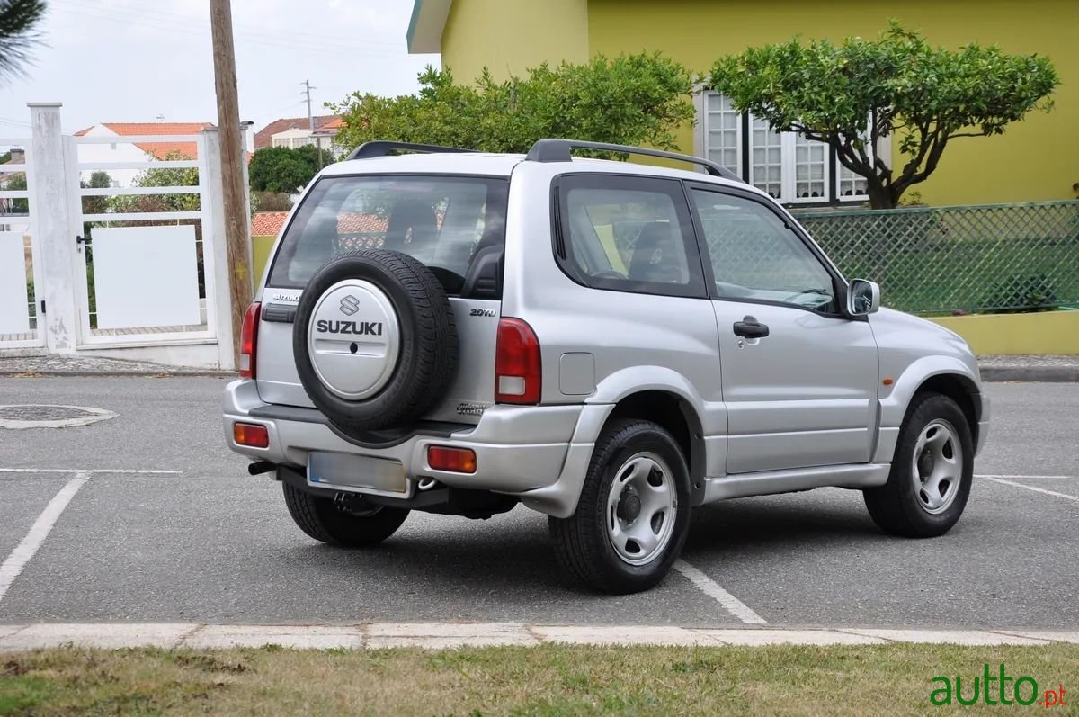 2004' Suzuki Grand Vitara photo #2