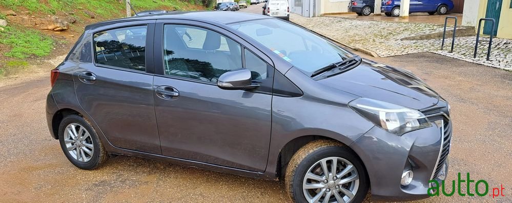 2015' Toyota Yaris photo #2