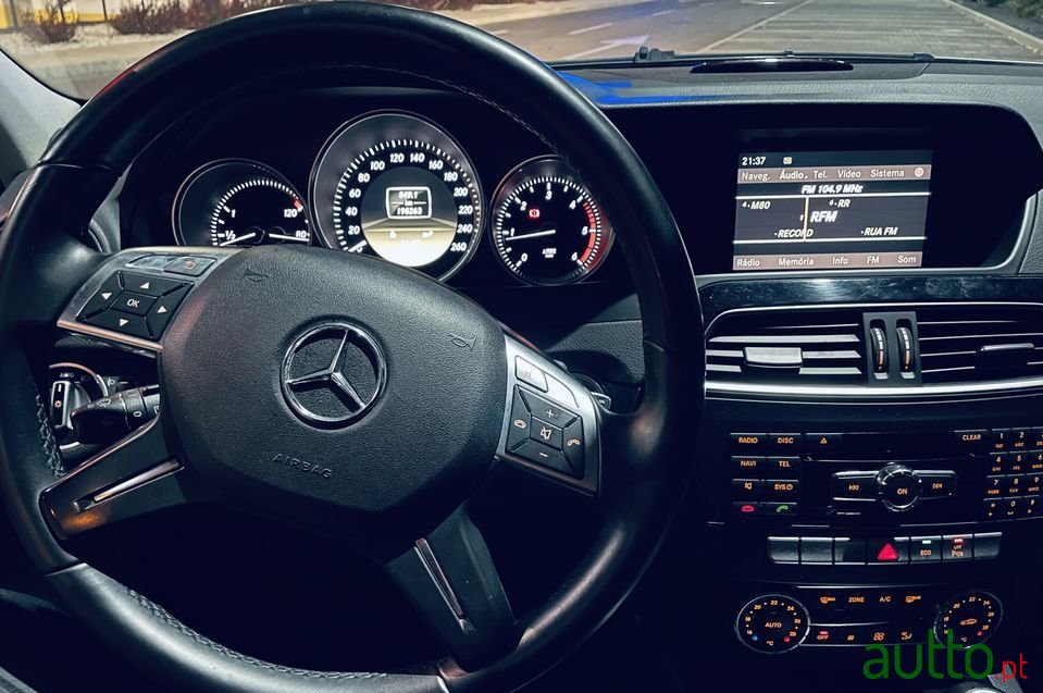 2011' Mercedes-Benz C-200 photo #5