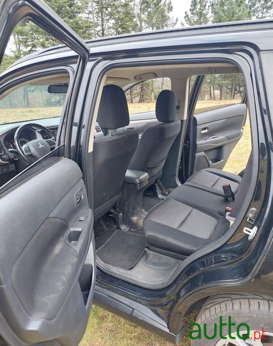 2014' Mitsubishi Outlander photo #2