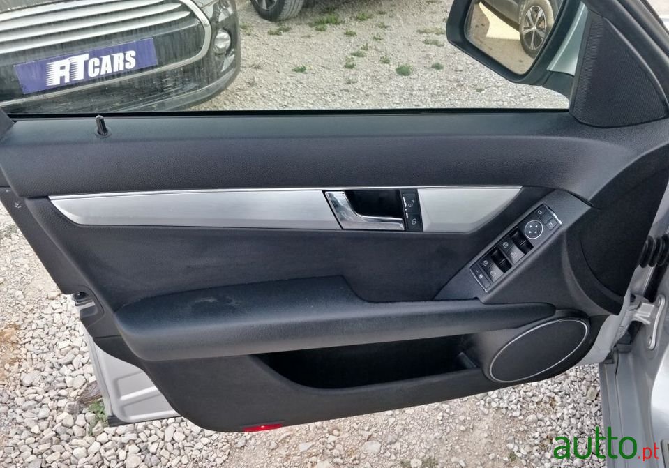 2008' Mercedes-Benz C-220 photo #5