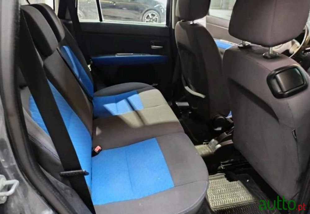 2005' Mazda 2 photo #4