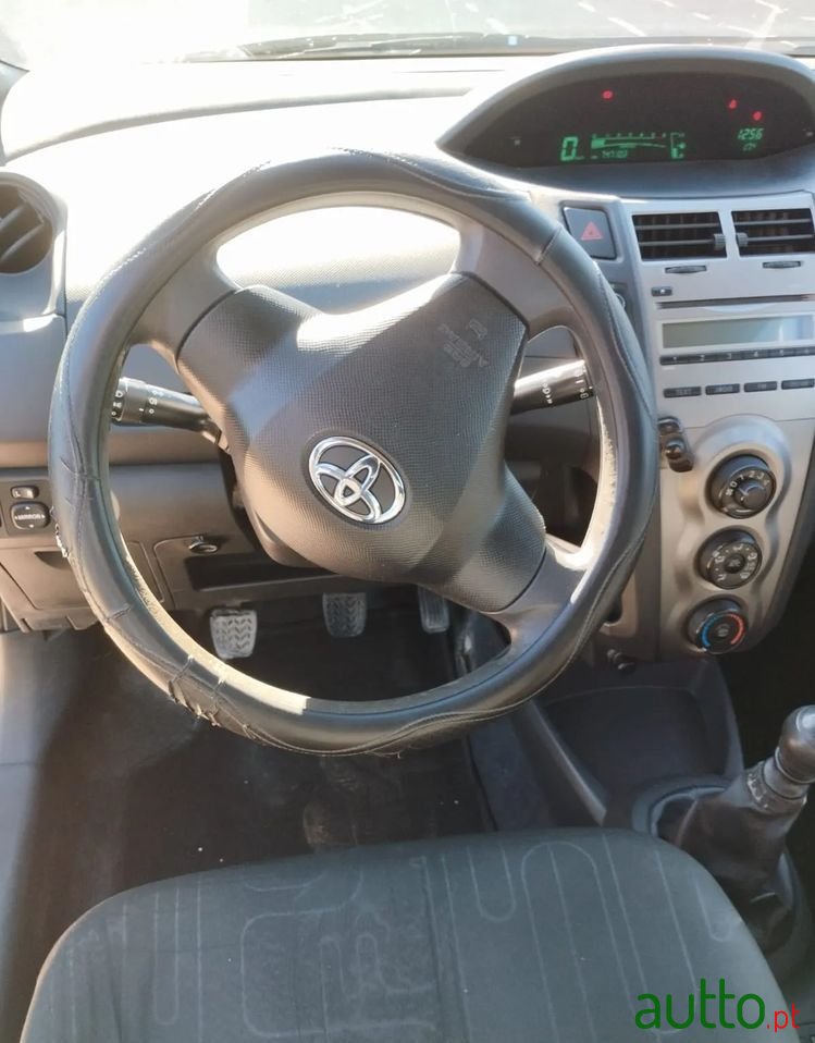 2011' Toyota Yaris 1.4 D-4D Ac photo #6