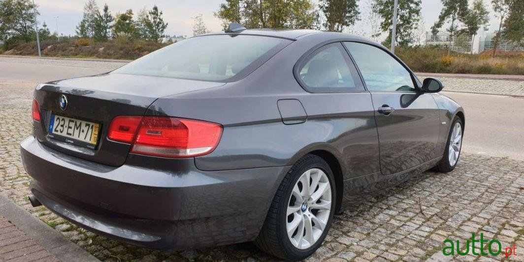 2007' BMW 320 photo #1