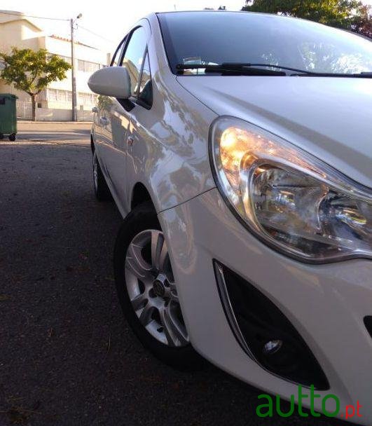 2011' Opel Corsa photo #2