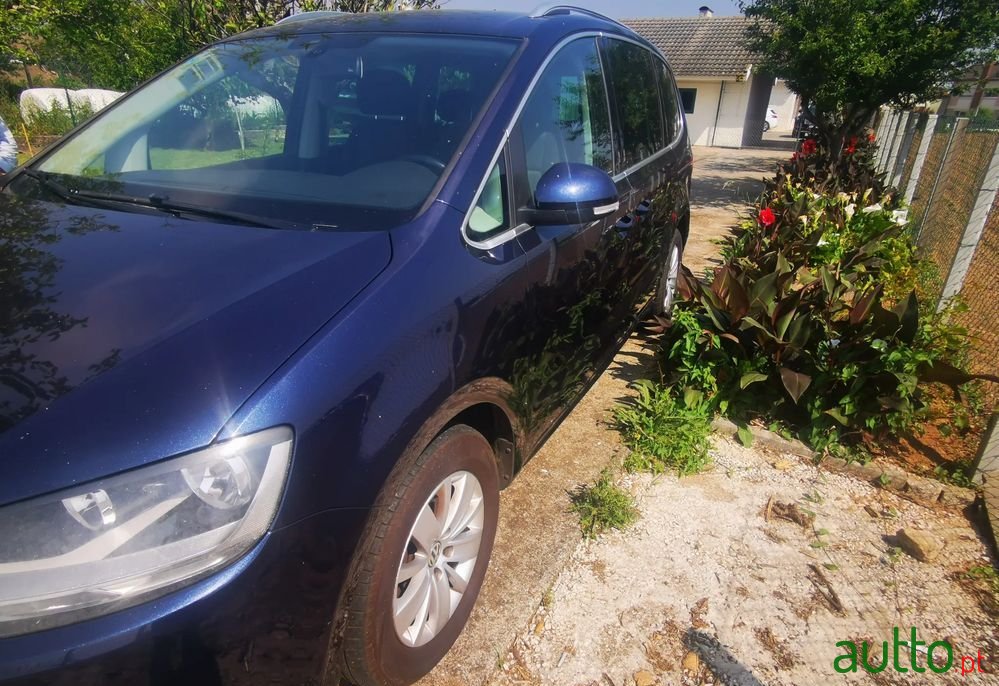 2013' Volkswagen Sharan photo #2