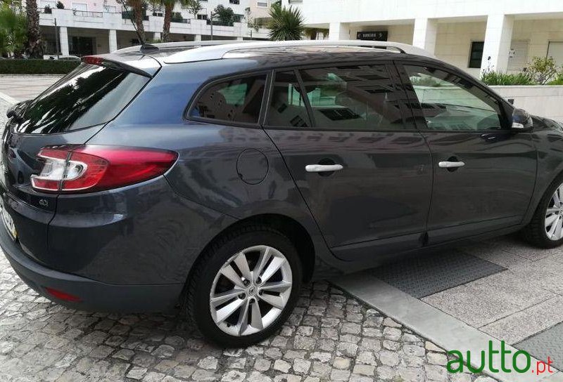 2011' Renault Megane Sport Tourer photo #4