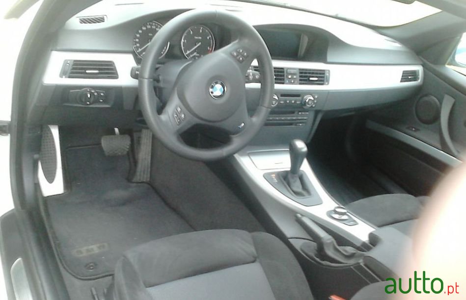 2008' BMW 320 photo #1