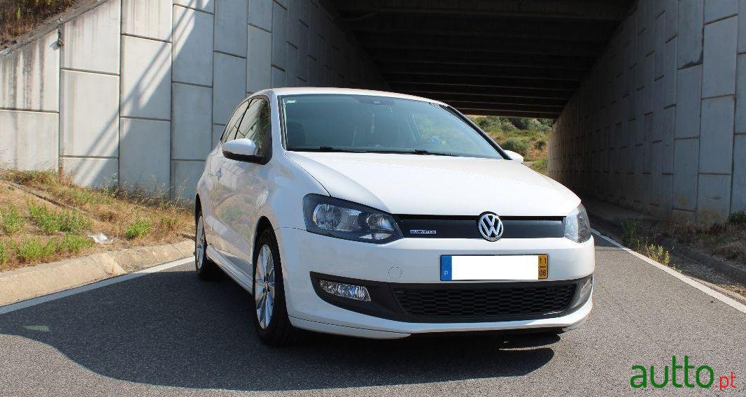 2011' Volkswagen Polo photo #3