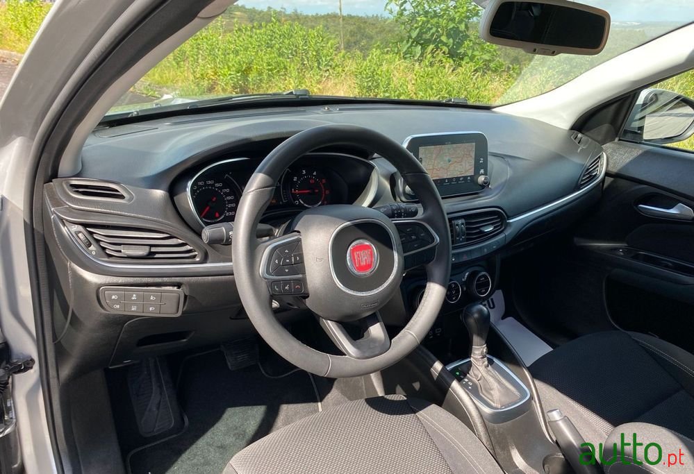 2017' Fiat Tipo Station Wagon photo #6