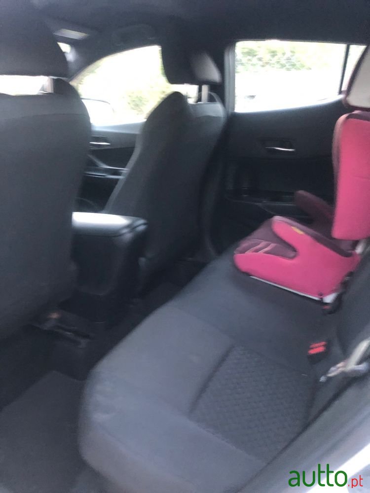 2021' Toyota C-HR 1.8 Hybrid Comfort photo #4