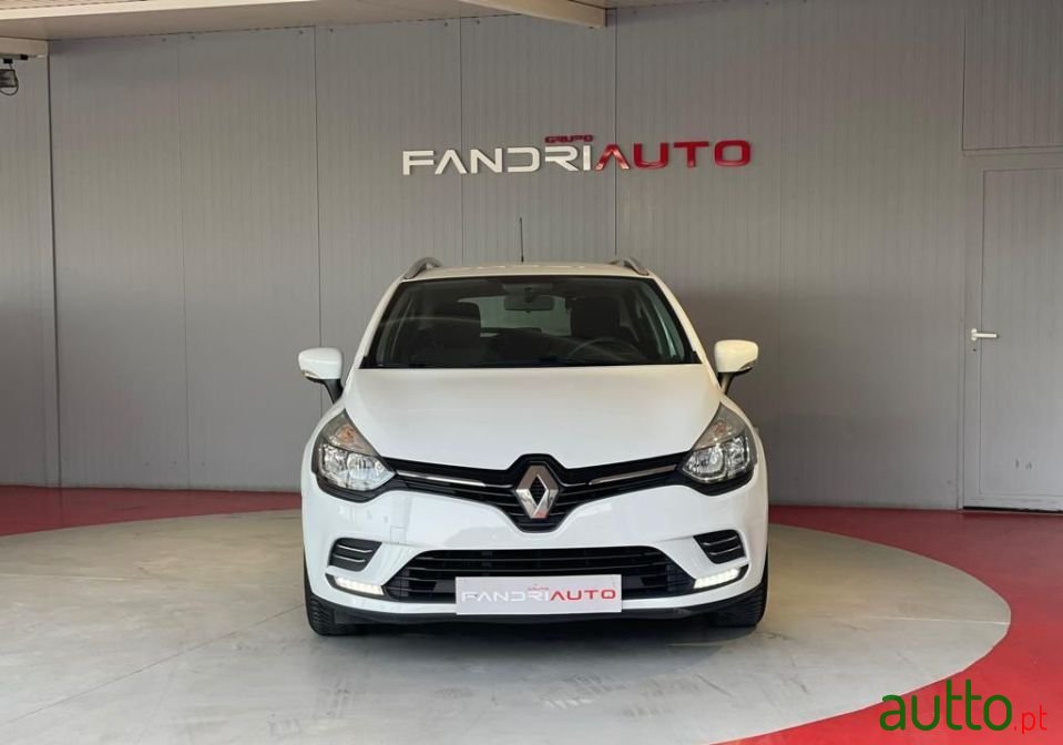 2017' Renault Clio Sport Tourer photo #2