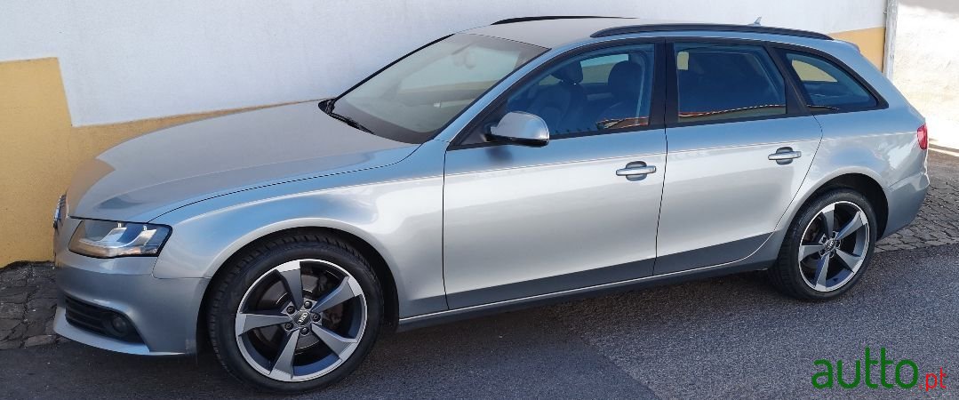 2011' Audi A4 Avant photo #1