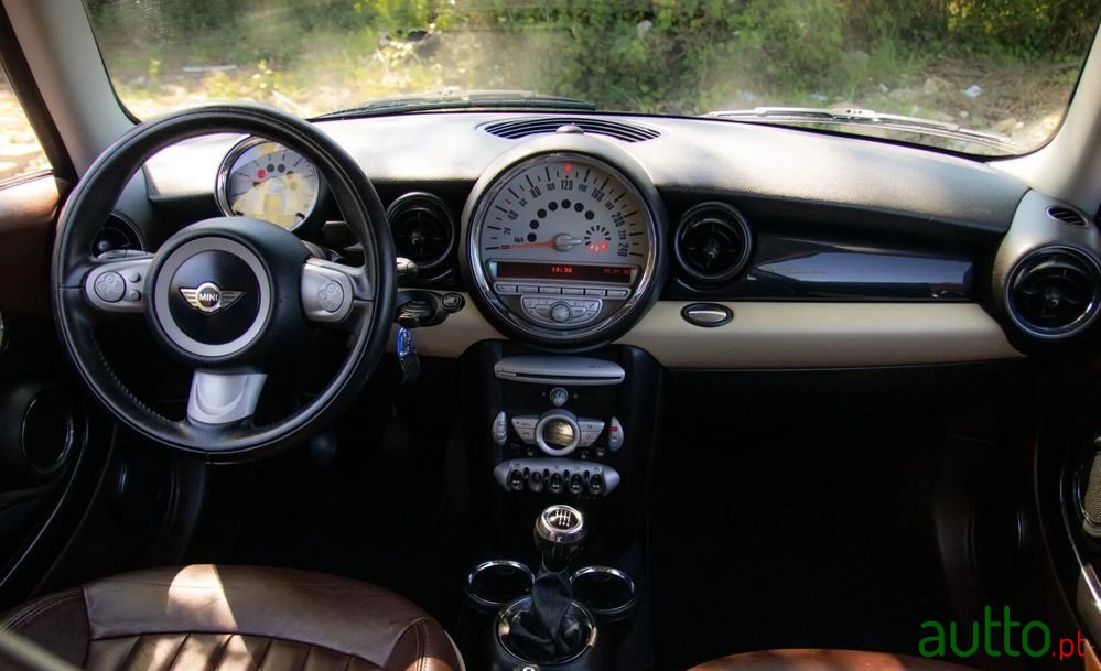 2008' MINI Clubman Cooper D photo #3