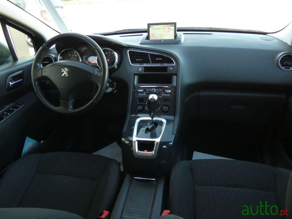 2016' Peugeot 5008 photo #5
