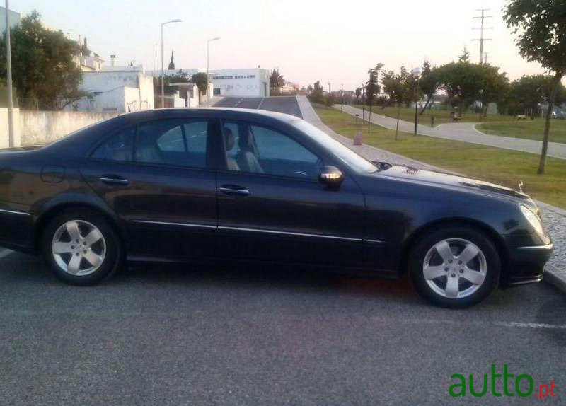 2005' Mercedes-Benz E-270 photo #2