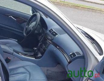 2005' Mercedes-Benz E-200 photo #1